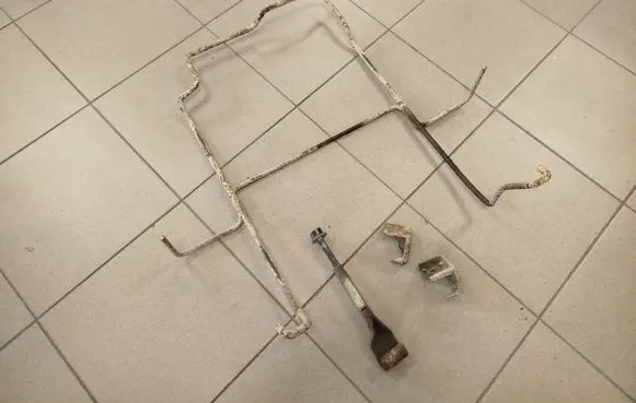 Nissan NV200 Spare wheel mounting bracket 