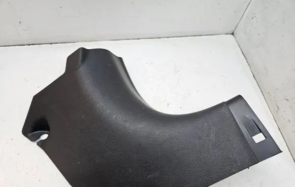 Foot area side trim