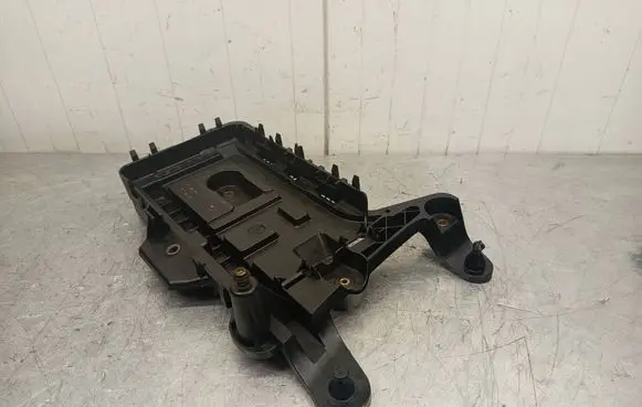 Audi A3 S3 8P Battery tray 1K0915333