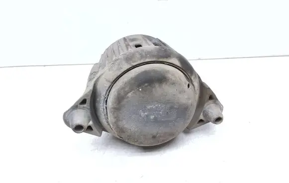 Mercedes-Benz C W204 Engine mount bracket 