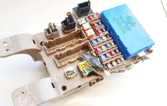 Toyota Corolla E120 E130 Fuse box set 8264102040 82641-02040