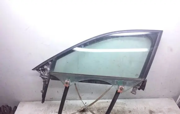 Audi A3 S3 8P Front door window/glass frame 8P4837479
