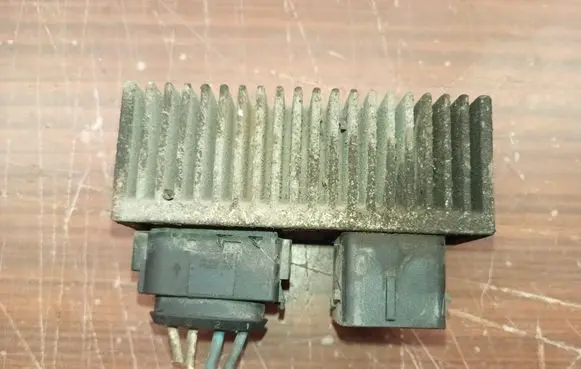 Renault Scenic III - Grand scenic III Glow plug pre-heat relay 8200558438