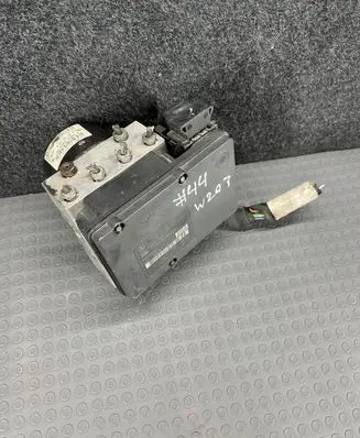 Mercedes-Benz C W203 ABS Pump A2095452532 A2034310812