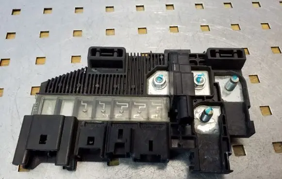 Suzuki Grand Vitara II Fuse module