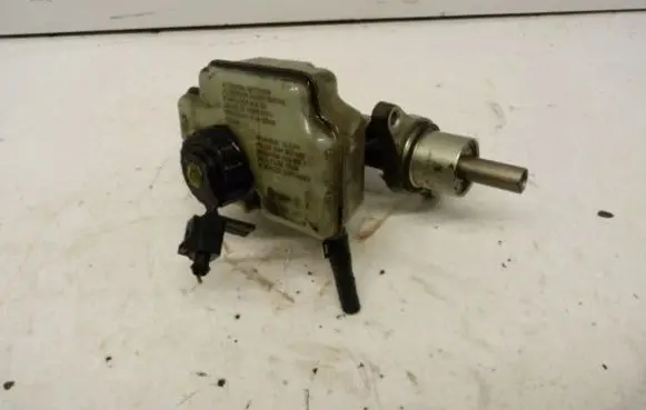 Master brake cylinder