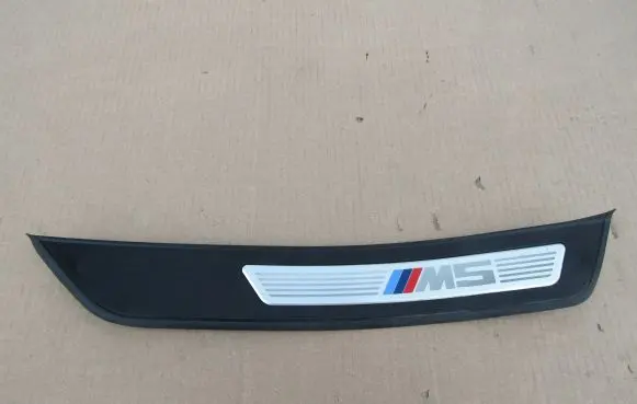 BMW M5 Rear sill trim cover 8050048 PRAWATYLNA