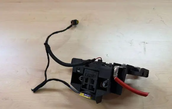 Audi A1 Battery relay fuse 4F0915519