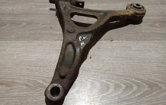 Volvo XC90 Front lower control arm/wishbone 8646613