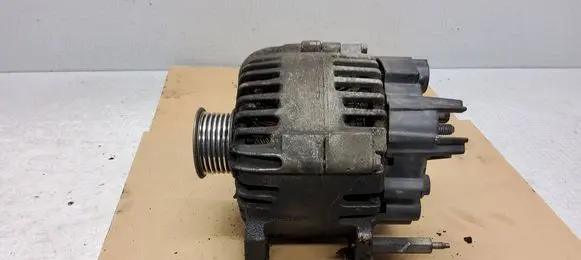 Volkswagen Golf V Generator/alternator 03C903023B