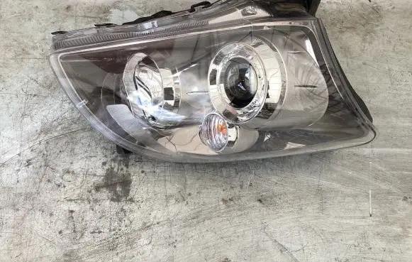 Toyota Avensis T250 Headlight/headlamp 0821211L1R