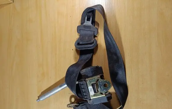 Audi A4 S4 B5 8D Front seatbelt 8D0857706