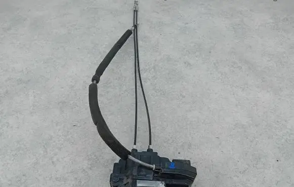 Nissan Tiida C11 Front door lock 