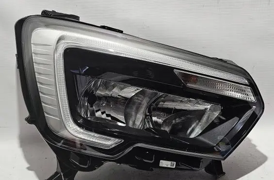 Renault Master III Headlight/headlamp 260105567R