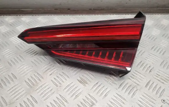 Audi A5 Tailgate rear/tail lights 8W6945094A