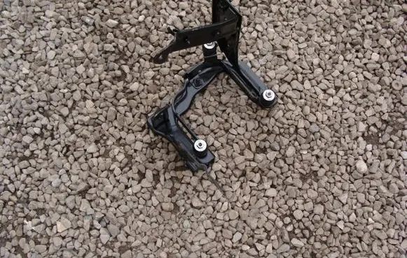 Ford Focus Power steering pump mounting bracket 3M513K738AC C6S4B