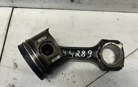 Mercedes-Benz E W211 Piston with connecting rod