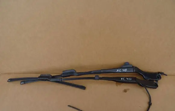 Volvo XC40 Front wiper blade arm 31457316 31457315