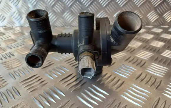 Thermostat/thermostat housing