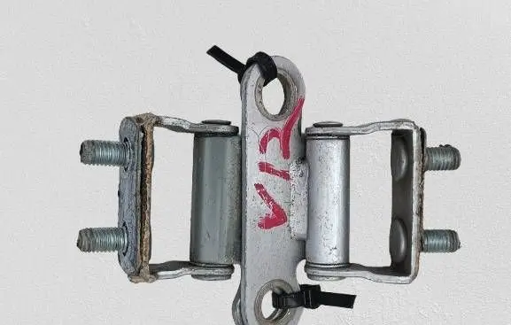 Toyota Verso Tailgate/trunk/boot hinge 