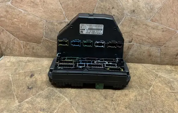 Mercedes-Benz E C207 W207 Fuse module A2129004025