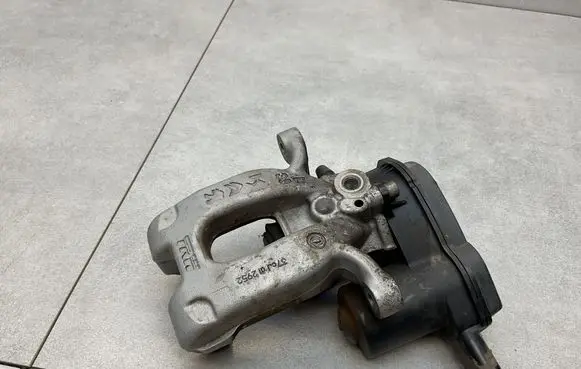 Peugeot 2008 II Rear brake caliper 9842295280