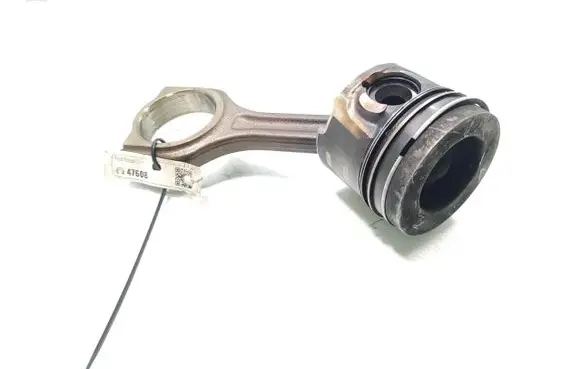 Ford Focus Piston with connecting rod T1DB