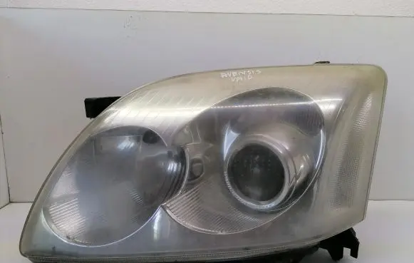 Toyota Avensis T250 Headlight/headlamp 8422 0543