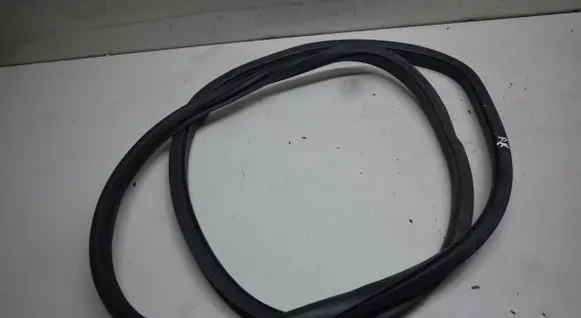 Volkswagen Tiguan Front door rubber seal 5N0867911