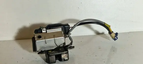 Toyota Corolla Verso AR10 Tailgate lock latch 