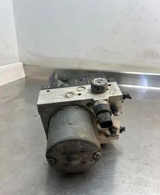 Volkswagen PASSAT B5.5 ABS Pump 0265950055 ESP0124C H34S0028