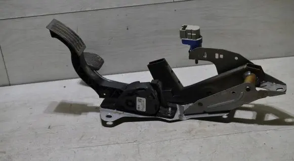 Volvo V40 Accelerator throttle pedal 31280595