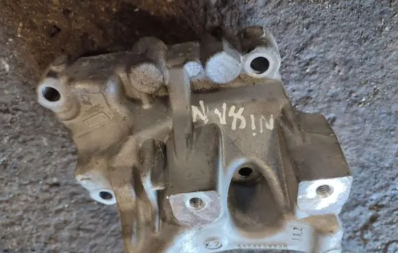 Peugeot 407 Engine mounting bracket 9656597780