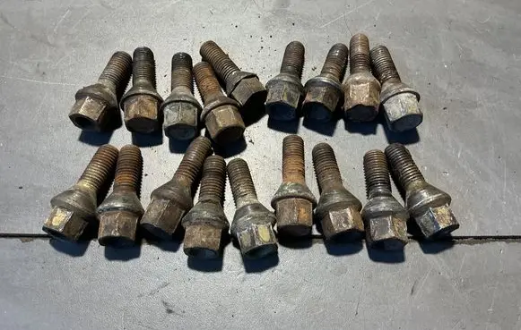 BMW 5 E39 Nuts/bolts 