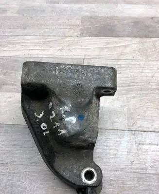 Mercedes-Benz E W211 Engine mounting bracket A6422230004