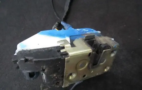 Citroen C2 Front door lock