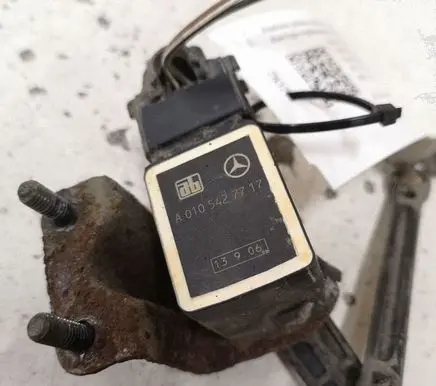 Mercedes-Benz E W211 Air suspension front height level sensor A0105427717