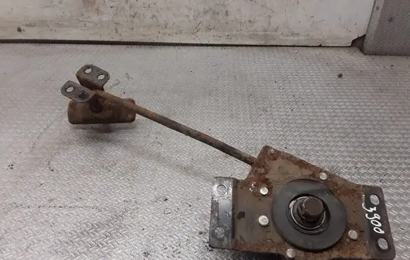 KIA Carens II Spare wheel mounting bracket 