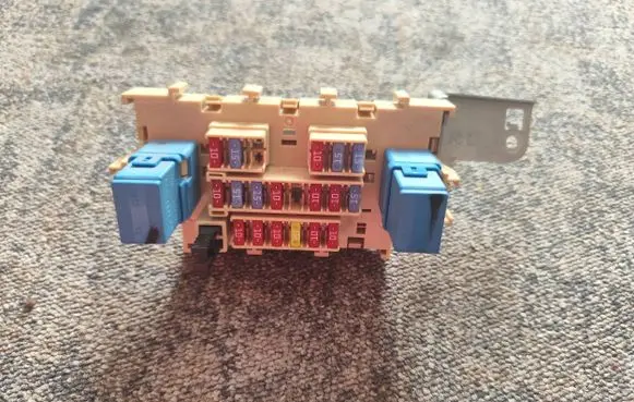 Nissan Qashqai Fuse box set 252309F920 130429 4RA00781303