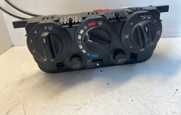 Mercedes-Benz A W168 Climate control unit 1688302285 015102