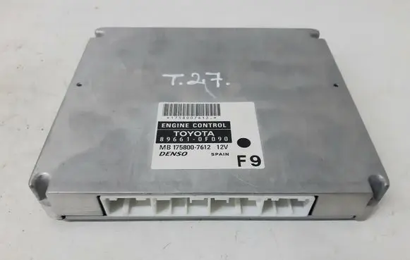 Toyota Corolla Verso AR10 Engine control unit/module 896610F090