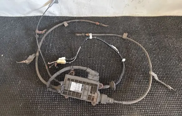 Toyota Avensis T270 Hand brake control module 4630005041 1022020164 220301640356100J
