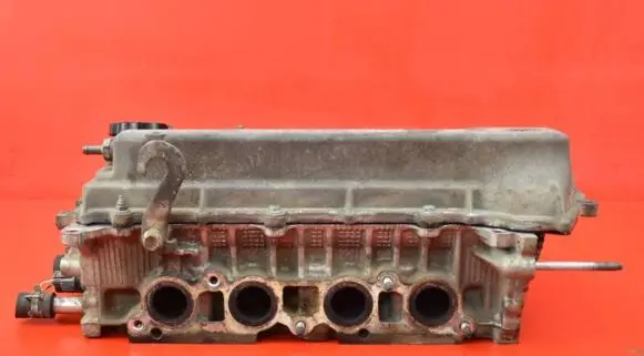Toyota Corolla E110 Engine head 