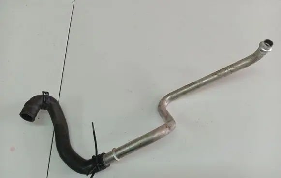 Mercedes-Benz C W203 Engine coolant pipe/hose 2038302596