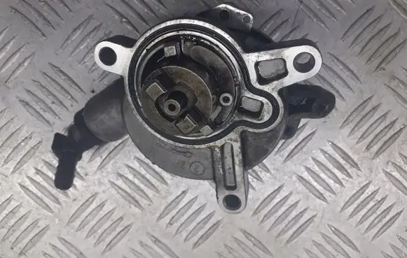 Volvo S60 Vacuum pump 08658230