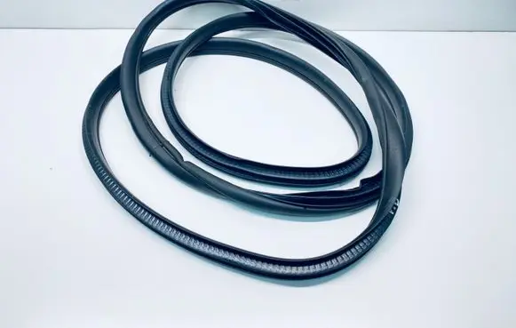 Suzuki SX4 S-Cross Front door rubber seal 7629161M00