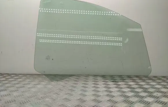 Mercedes-Benz Vito Viano W447 Front door window glass four-door 43R000016
