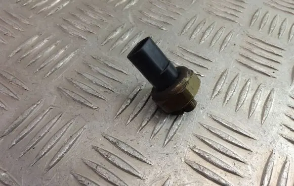 BMW 7 E65 E66 Air conditioning (A/C) pressure sensor 8370623