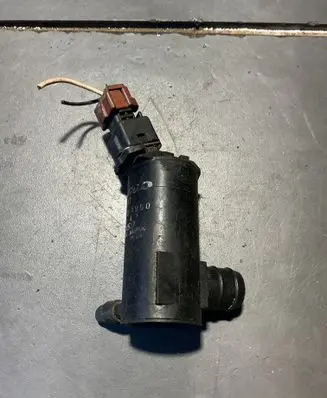 Volvo V70 Windscreen/windshield washer pump 9169611