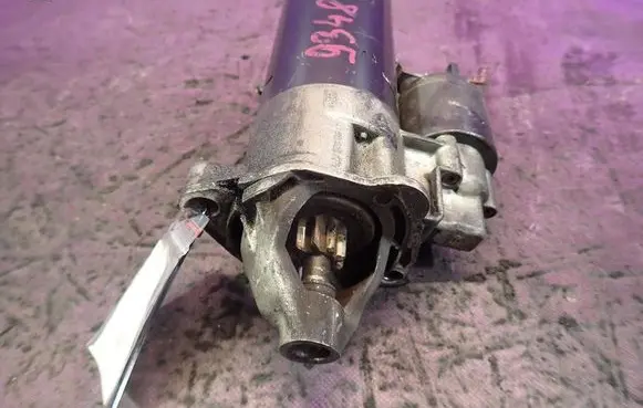 Volkswagen Golf III Starter motor 068911024G
